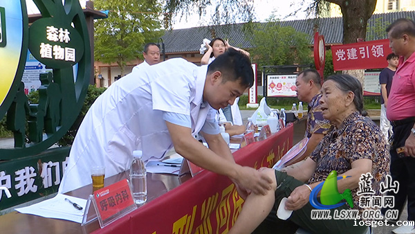 永州市中心医院:义诊下乡惠民生 群众门前享健康.jpg 永州市中心医院:义诊下乡惠民生 群众门前享健康.jpg