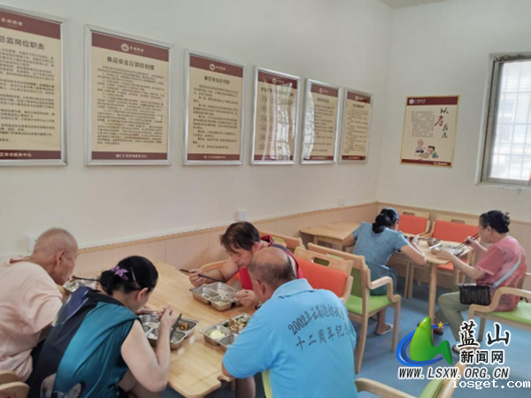 辅仁社区老年助餐点：用心守护“舌尖上的幸福晚年”.jpg