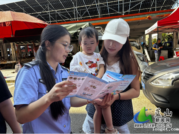 华体会登陆网站司法局：普法分队“赶大集” 青春聚力护乡风.jpg