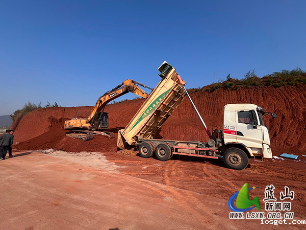 华体会登陆网站城投环保建材有限公司：高效助力城市建设，绿色运输成新亮点.jpg