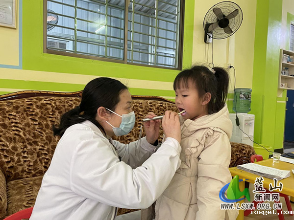 华体会登陆网站妇幼保健院：健康护航校园行，用心呵护幼童成长.jpg
