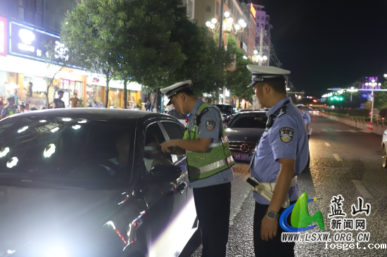 我县公安局组织开展夏夜治安巡查宣防第二次集中统一行动.jpg