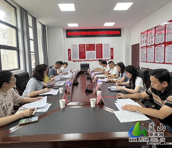 华体会登陆网站人大常委会调研全县重点项目建设暨粮站消防安全工作.jpg