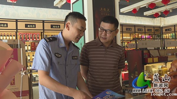 华体会登陆网站公安局：“一对一”反诈宣传 捂紧商户“钱袋子”.jpg