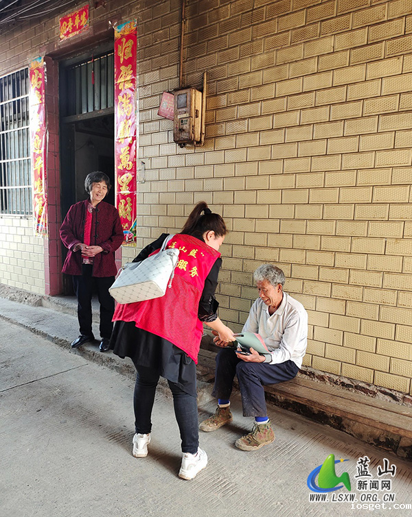 祠堂圩镇新时代文明实践：宣传惠农政策 助力春耕生产.jpg