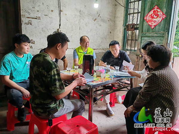大桥瑶族乡：开展低保入户核查 兜牢民生底线.jpg