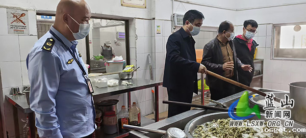 雷纯安开展校园食品安全检查.jpg
