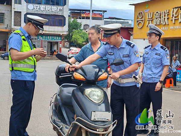太平圩镇联合交警中队开展道路交通安全专项执法行动.jpg 太平圩镇联合交警中队开展道路交通安全专项执法行动.jpg