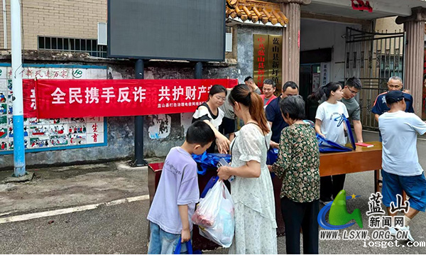 新圩镇开展禁毒、反电诈宣传活动.jpg